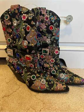 Azalea Wang Diligent Embellished Boots - NWT 6